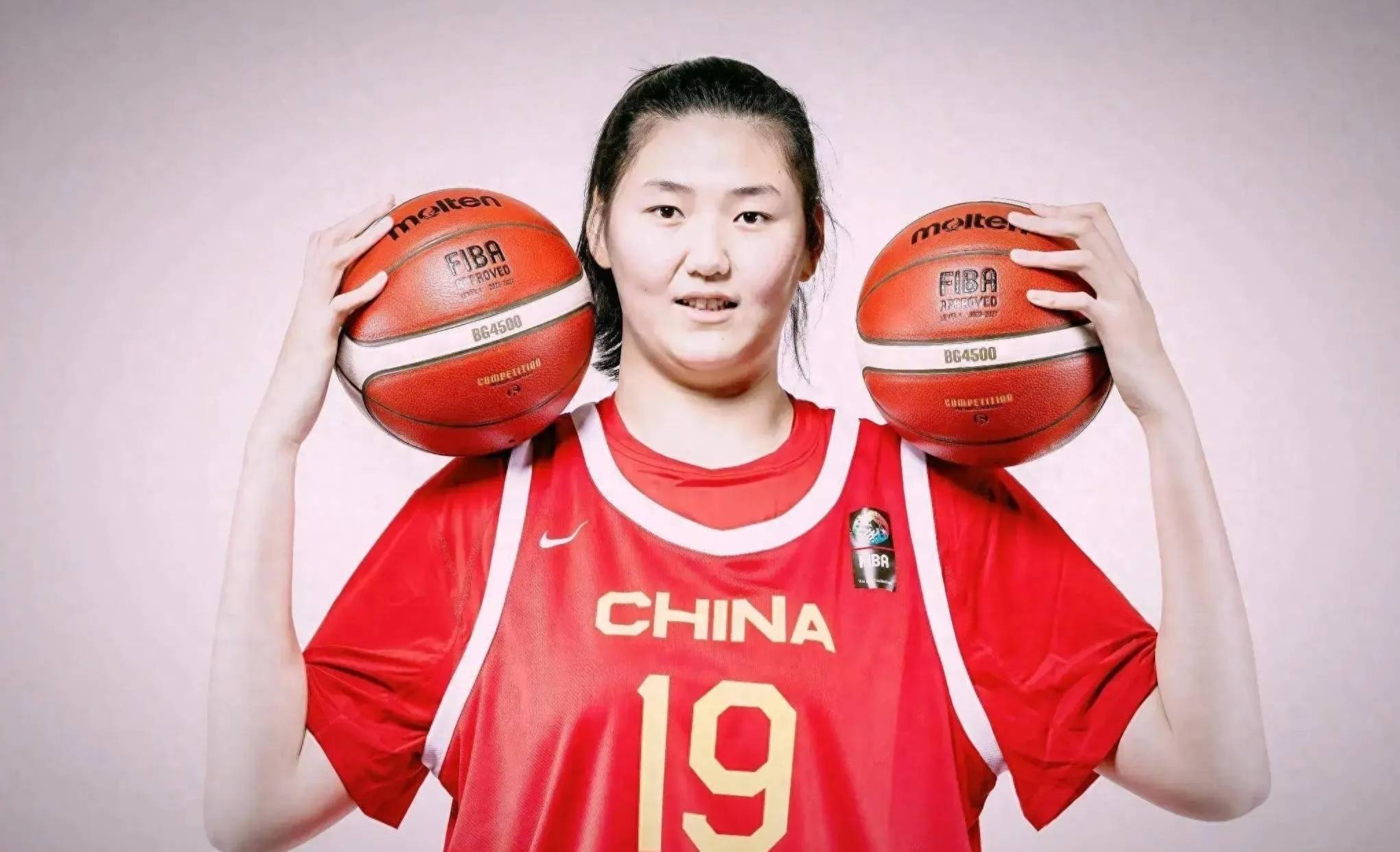 九游娱乐-组图：中国女篮备战波黑宫鲁鸣给张子宇开小灶的简单介绍