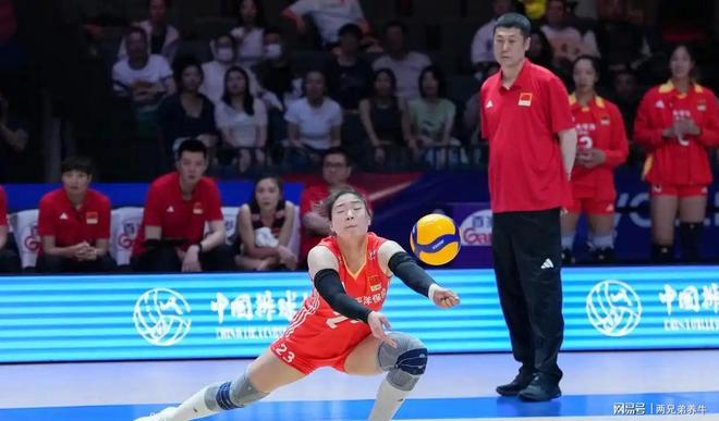 九游娱乐-日本选手力压群雄夺金！女排巨人奠基神话(日本的女排)